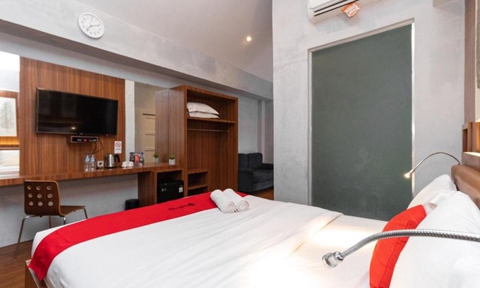 Medan Hotel | RedDoorz Premium near Centre Point Mall Medan