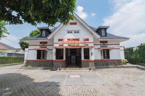 Kadipaten Casa | RedDoorz Syariah @ Kolonial Guest House