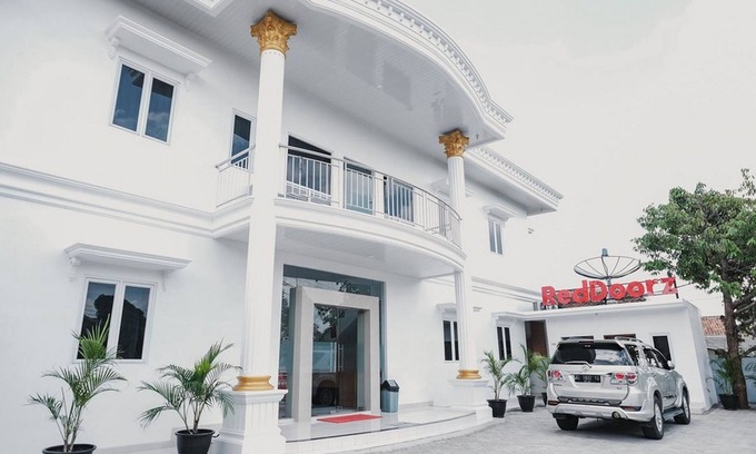 Rajabasa Hotel | RedDoorz Syariah near Transmart Lampung