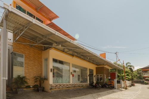 Padang Casa | RedDoorz Syariah near Jembatan Siti Nurbaya Padang