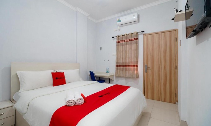 Palembang Casa | RedDoorz syariah near Stasiun LRT Bumi Sriwijaya