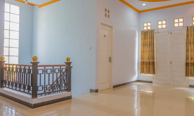 Cirebon Casa | RedDoorz Syariah @ Puri Kalijaga Street