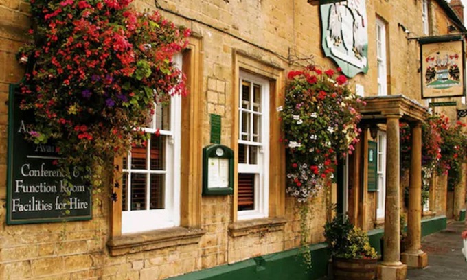 Moreton-in-Marsh Hotel | Redesdale Arms Hotel