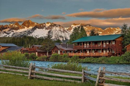 Stanley Hotel | Redfish Riverside Inn