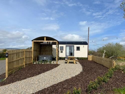 Coleraine Cabina | Redfox Shepherds hut and private hot tub