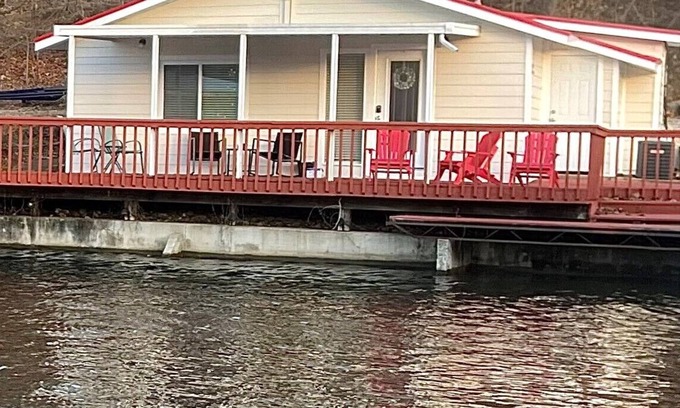Osage Beach Cabaña | REDHEAD COVE! 2 Bedroom Lakefront Home on 21mm!! (Lil Red Roof)