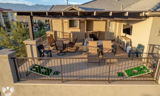 Hurricane Casa | RedHills Retreat Near Zion Golf Pool Spa Access