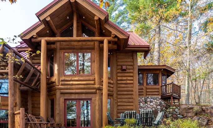 Land O Lakes Cabina | Redstone, a one-of-a-kind, luxurious 7200 sq. ft. impressive Lakeside log home