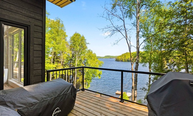 Dysart et al Casa | Redstone Lake - Haliburton - brand new cottage!