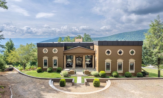 Celo Casa | Redstone Mansion LLC, Luxury Living