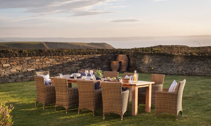 Treknow Casa | Reduced rates December, outstanding sea views, newly renovated, sleeps 10