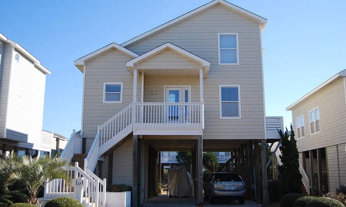 Ocean Isle Beach Casa | Tarifas fuera de temporada a largo plazo - Hermosa casa de 4 camas Island Park en Water-Sleeps 8