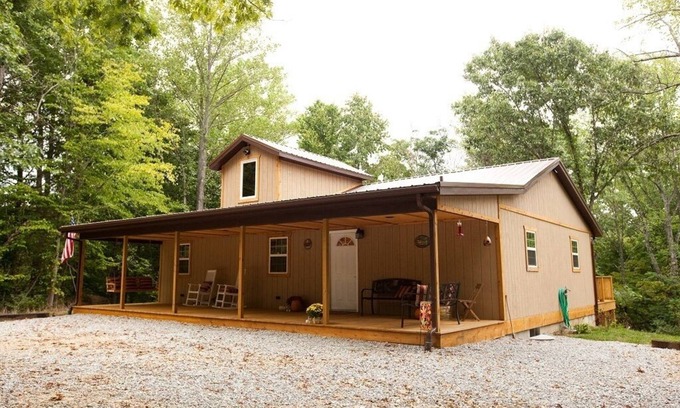 Murphysboro Cabina | Reece Ridge Cabins. Disfrute de una estancia tranquila relajante en el Área de Premier cabina.