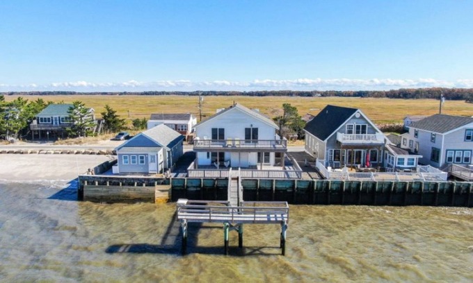 Goshen Casa | Reed's Beach - Stunning waterfront Sunsets - Bay Front Home Steps to beach