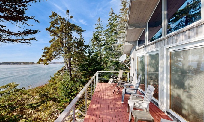 Bass Harbor Casa | Reed Shore Cottage | Oceanfront house in Bass Harbor with direct beach access