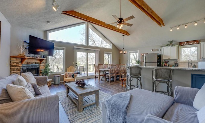 Kimberling City Casa | Reeds Spring Retreat with Lakeview Deck and Grill