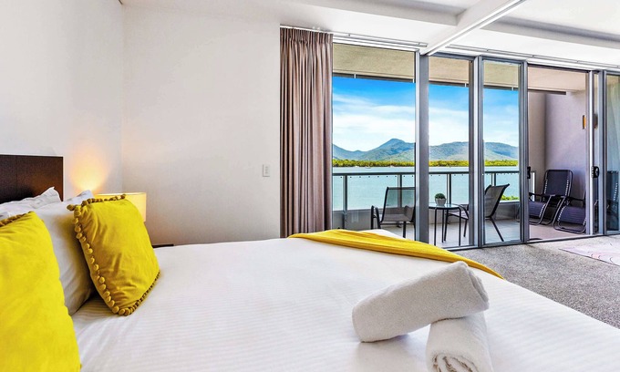 Cairns Central Business District Apartamento | Reef@Harbour Lights, Pool,Sauna & Gym