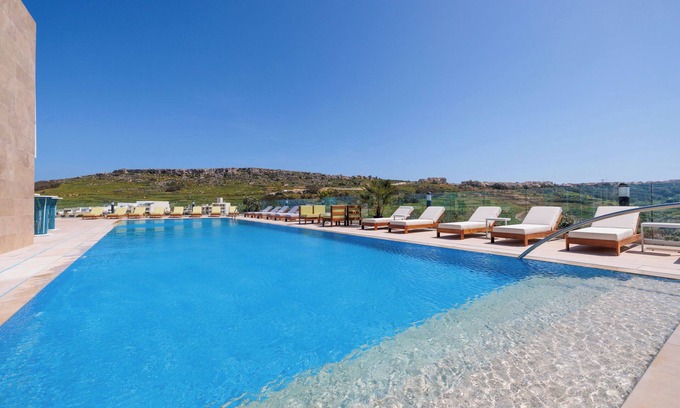 Marsalforn Hotel | Reef Hotel & Spa