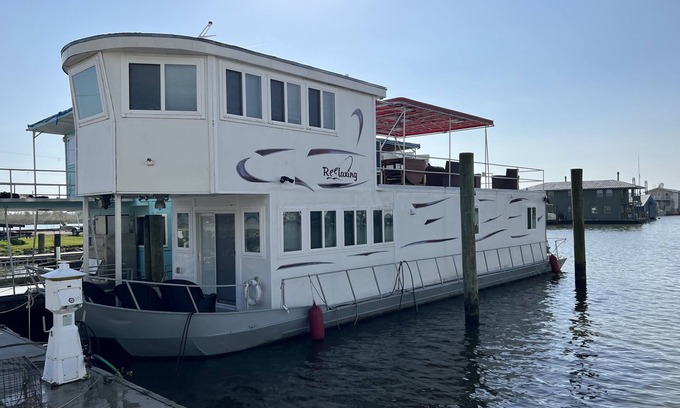 Venice Casa | Reel Therapy 3 bedroom houseboat