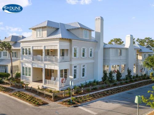Watercolor Casa | 'Rees on Wiregrass' - Private Pool, Golf Cart, Carriage House - Lake District, WaterColor, FL home