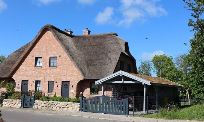Eiderstedt Casa | Reet-ferienhaushälfte "meerliebe" in Garding für 6 Personen