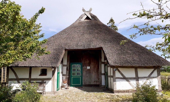 Klocksdorf Casa | Reetdachkate - Holiday home on Lake Röggelin
