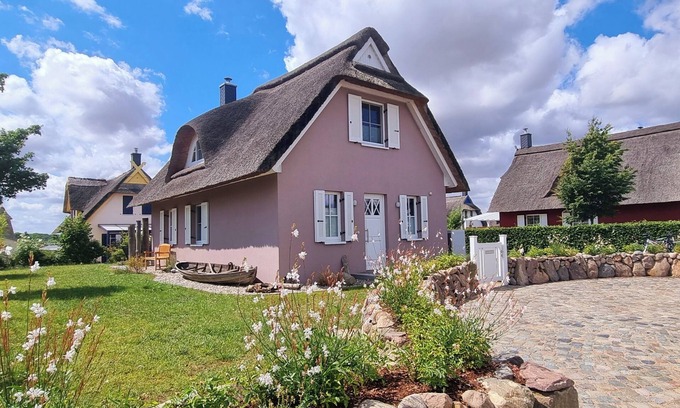 Zierow Casa | Casa con techo de paja junto al mar - relajación y relajación pura! Incluye sauna, chimenea y ropa de cama.