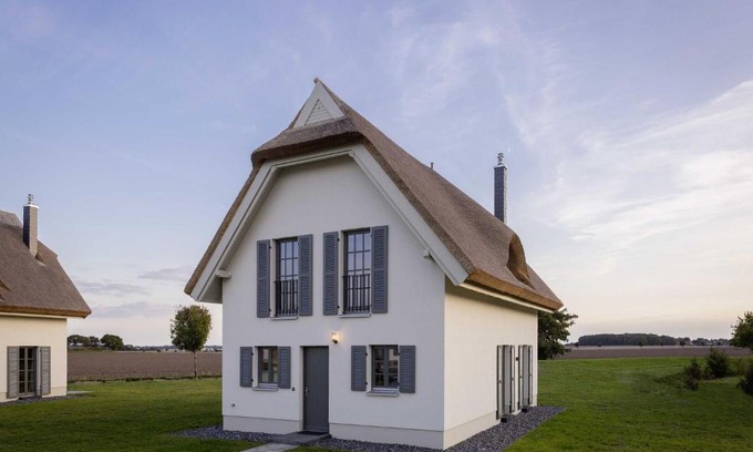 Kreptitz Casa | Reetland am Meer - Luxus Reetdachvilla mit 3 Schlafzimmern, Sauna und Kamin E07