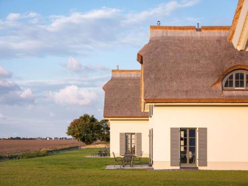 Kreptitz Casa | Reetland am Meer - Premium Reetdachvilla mit 2 Schlafzimmern, Sauna und Kamin E11