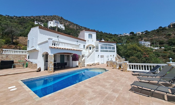 El Mas Fumats Villa | Ref. Cat01 - ACOGEDORA VILLA CON IMPRESIONANTES VISTAS AL MAR