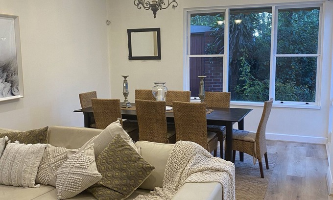 Camberwell Casa | Refined elegance close to transport, cafes, parks
