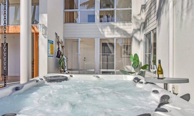 Soldiers Point Casa | Reflections at Sunset Beach - a stunning 5-bedroom, absolute waterfront property at Soldiers Point
