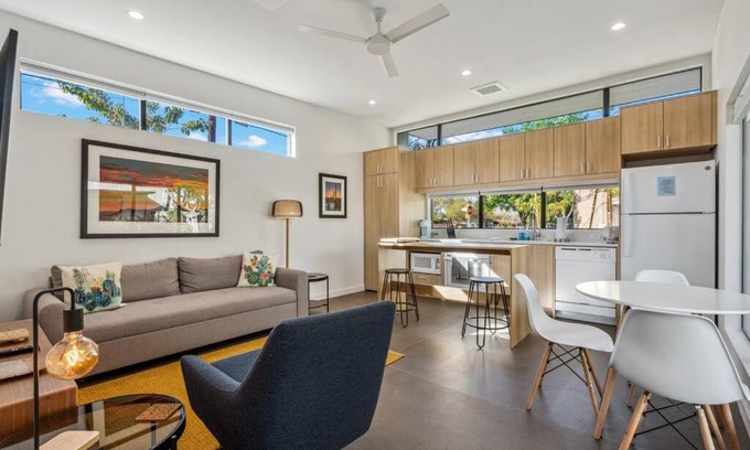 Camelback East Apartamento | Refreshing 1-bedroom Apartment - 80 Walkscore!