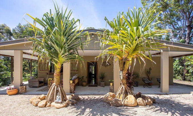 Wooyung Casa | Refreshing 3BR Oasis with Pool & Fire Pit