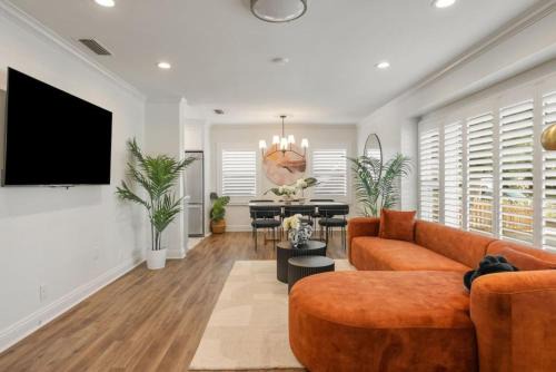 South of Conant Casa | Refreshing Escape- Hot Tub- Games- Sleeps 10