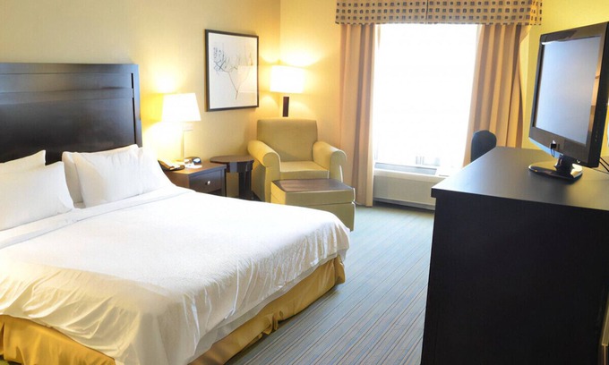 Waterloo Casa | Refreshingly Clean and Comfortable Guest Room