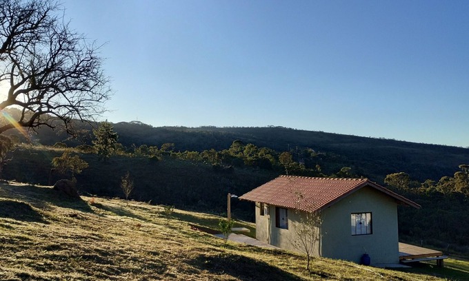 Aiuruoca Chalet De Esquí | Refuge in the mountains/near the trail to Pico do Papagaio Garcias Peak and Waterfall