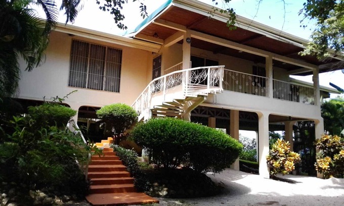Ostional Casa | Refugio de las Mariposas, breathtaking ocean views, captivating sunsets, nature.