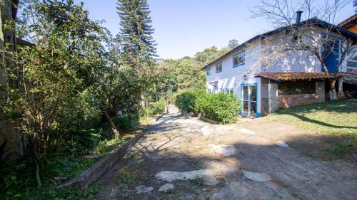 Santana de Parnaiba Casa | Refugio Pet-Friendly c Lareira, garagem e Wi-fi