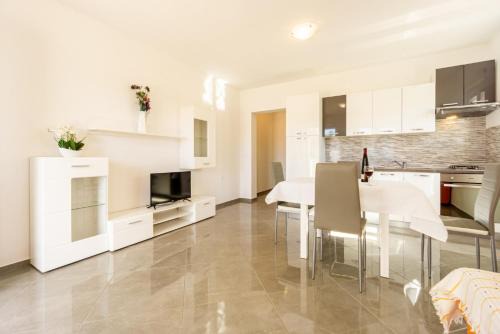 Metajna Apartamento | Reful Top modern facility with large terrace or balcony