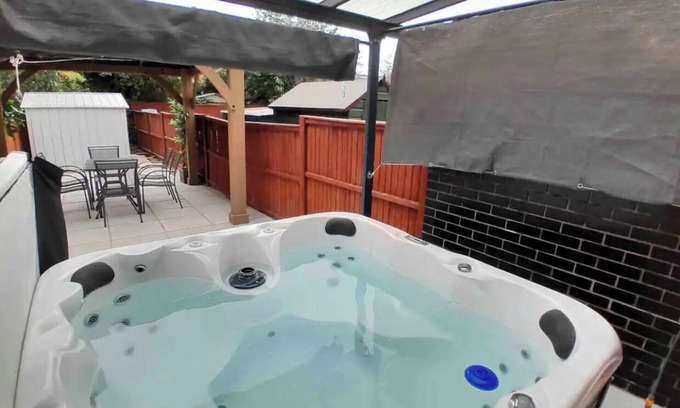 Stonebridge Casa | Refurb’d 3 bed house near Wembley with Hot Tub!