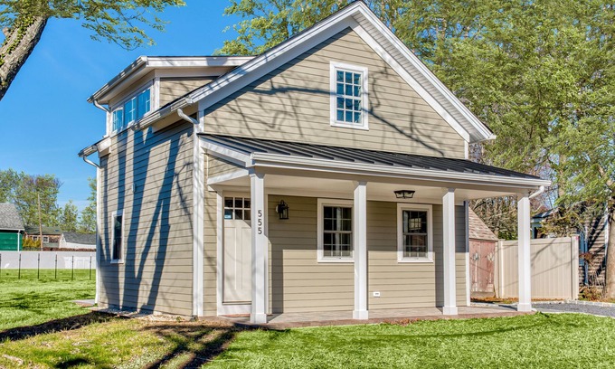 Greenport Casa | Refurbished North Fork cottage with large yard, patio, grill, AC & washer/dryer