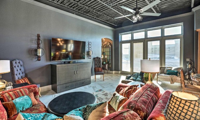 Yankton Apartamento | Regal River Retreat in the Heart of Yankton!