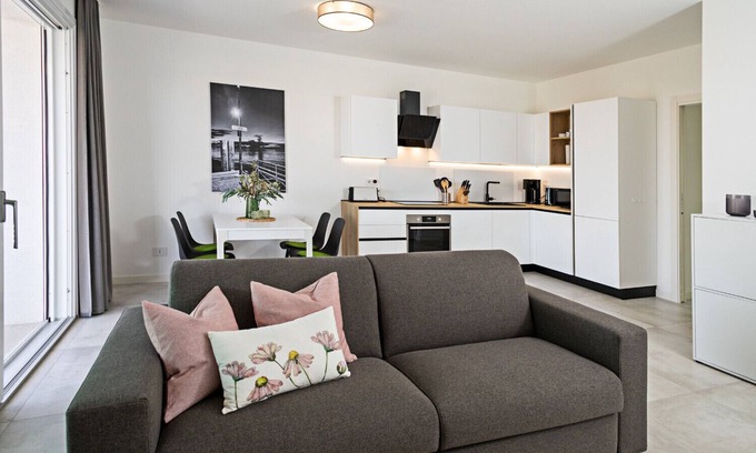 Lazise Apartamento | Regarda - Casa Erika with big terrace, swimming pool, wifi
