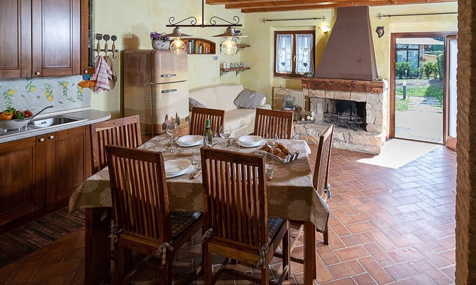 Montioni Chalet De Esquí | Regarda - Countryhouse Nocino 1 in the middle of Lake Garda vineyards