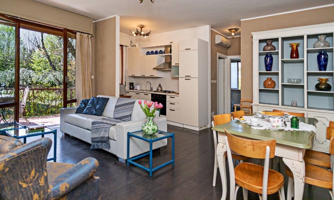 Montioni Apartamento | Regarda - "Edda" three-room apartment with swimming pool in the centre of Lazise