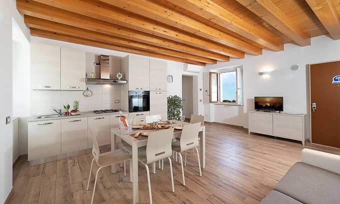 Bardolino Chalet De Esquí | Regarda - Romantic apartment Casa Rossa 1 with wifi, air conditioning