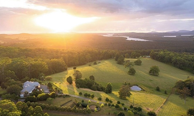 Minimbah Casa | Regatta Park: Where The Land Meets The Sea