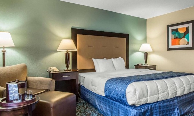 New London Hotel | Regency Inn and Suites - Handicapped Non Smoking King