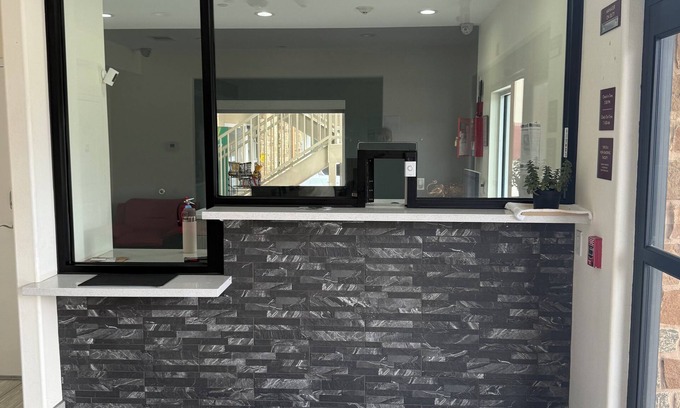 Humble Hotel | REGENCY INN AND SUITES